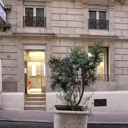 De La Comedie فندق